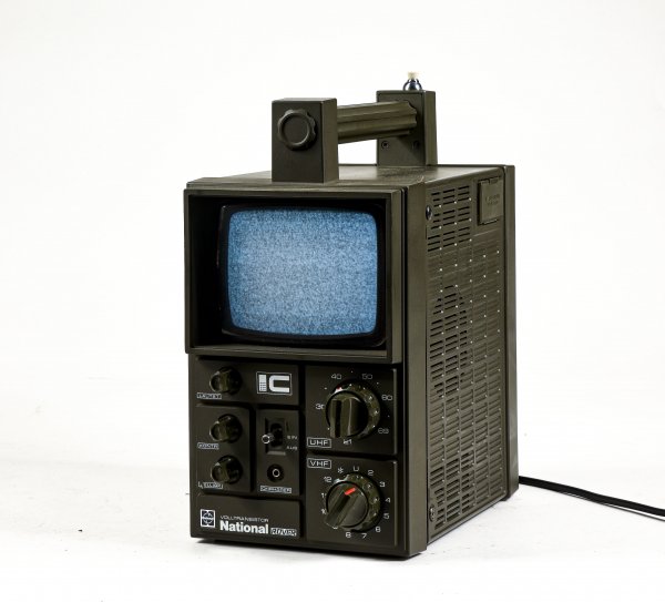 Televisore tv da campo portatile funzionante corrente e pile marca Nationa Rover anni 80