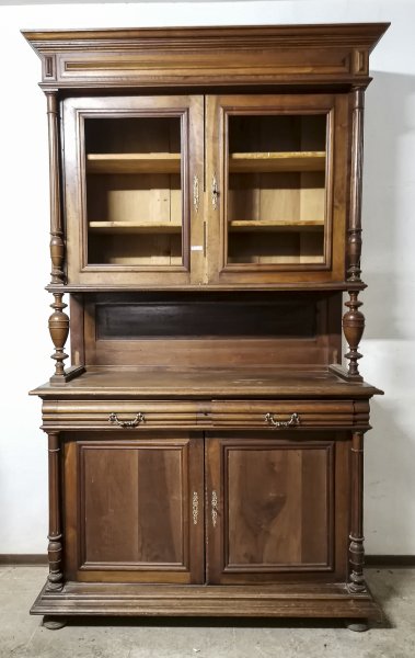 Credenza in noce massello a due corpi  Italia seconda metà dell'800