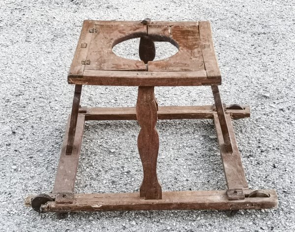 Girello in legno  per bambini con rotelle Italia epoca primi 1900