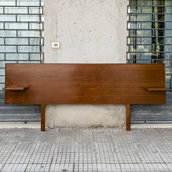 testata letto anni 70 minimale essenziale matrimoniale con mensole a comodino