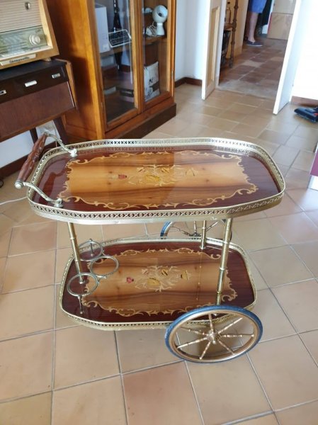 Carrello portavivande in legno intarsiato e metallo Italia 1960