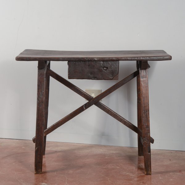 Tavolino rustico a capretta con cassetto in legno di abete massello Italia  XIX secolo