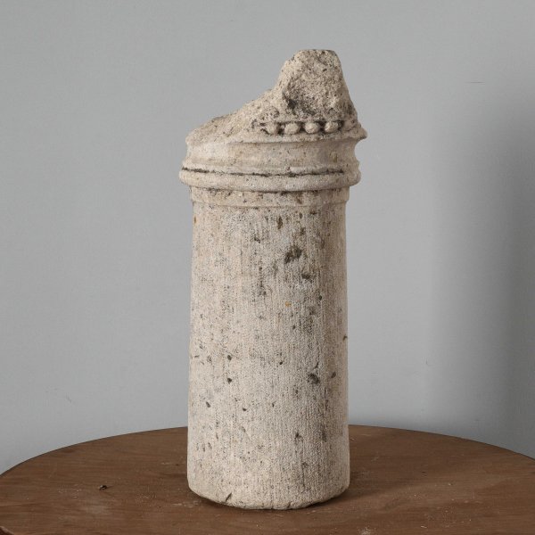 frammento di colonnina in pietra