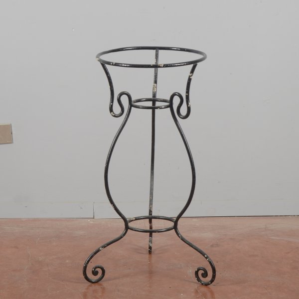 trespolo lavabo in ferro battuto inizio XX sec