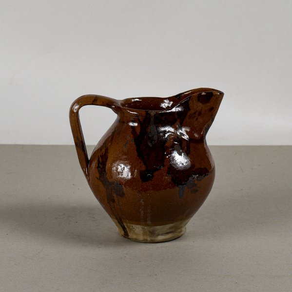 brocca in terracotta smaltata marrone