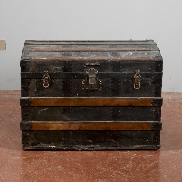 baule antico a fasce 