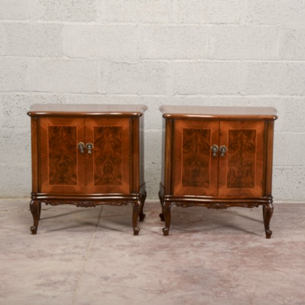 coppia comodini mid century  impiallacciati in noce
