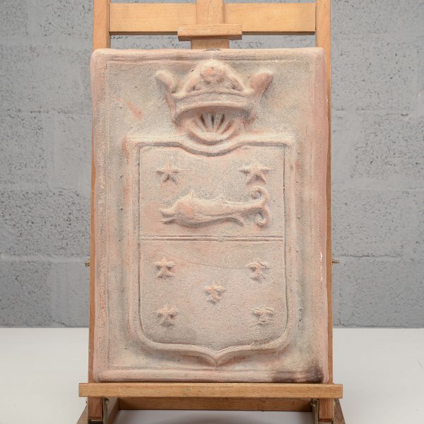 stemma piastra in terracotta