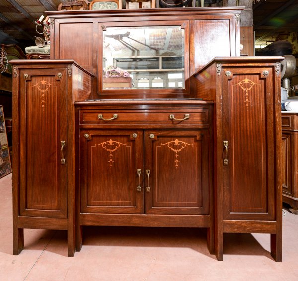 Credenza con intarsi piani in marmo nero e specchio centrale Italia epoca Liberty