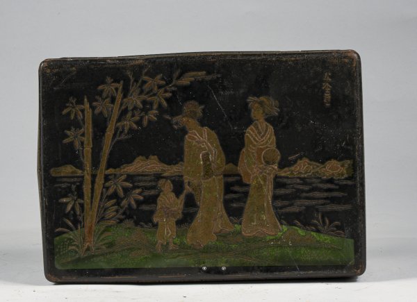 Scatola in latta vintage con ideogrammi e figure paesaggi giapponesi con segni del tempo con serratura senza chiave