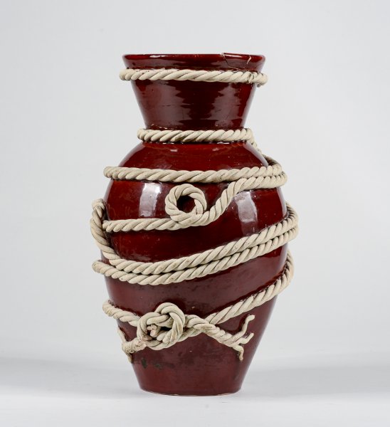 Vaso in ceramica rossa e corda chiara Italia 1950