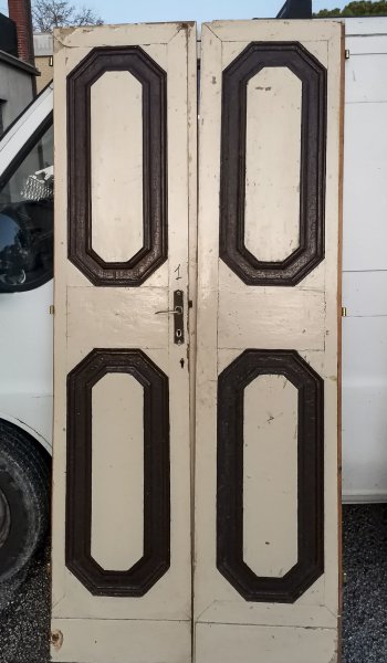 porta interna con formelle esagonali verniciata epoca 700
