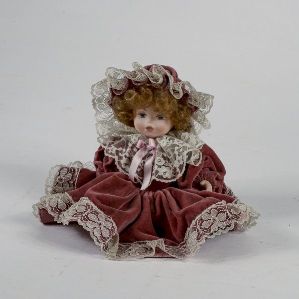 Bambola in porcellana vestito in velluto rosa antico 