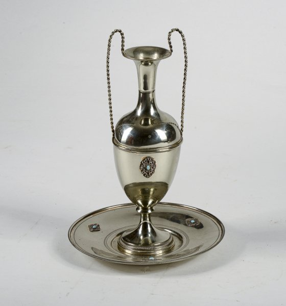 Set piatto e anfora decoro centrotavola in metallo argentato e turchese