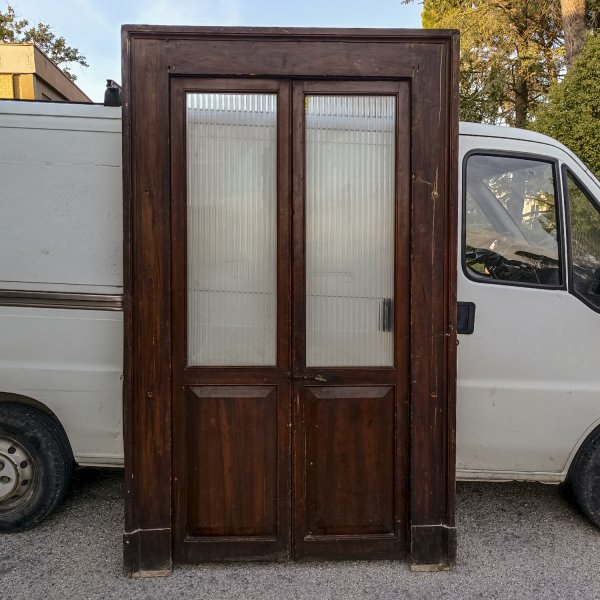 Porta due ante con telaio in legno di abete masselo  vetro a righe satinato Italia epoca primo 900