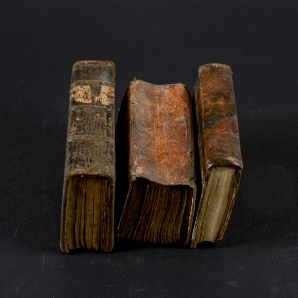 Libri dal 1700 al 1800 set di 3  pergamena sciupati meditazioni
