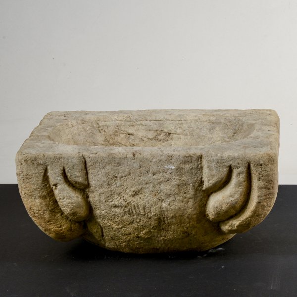 Vaschetta mortaio contenitore in pietra lavorata a mano con decori agli angoli