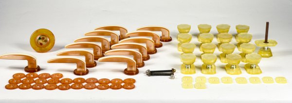 maniglie di porta bachelite arancione e panna  e gialle e cromo nuove originali dell'epoca