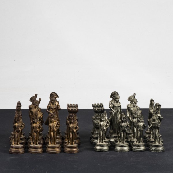 set scacchi in resina gomma colore oro e argento 