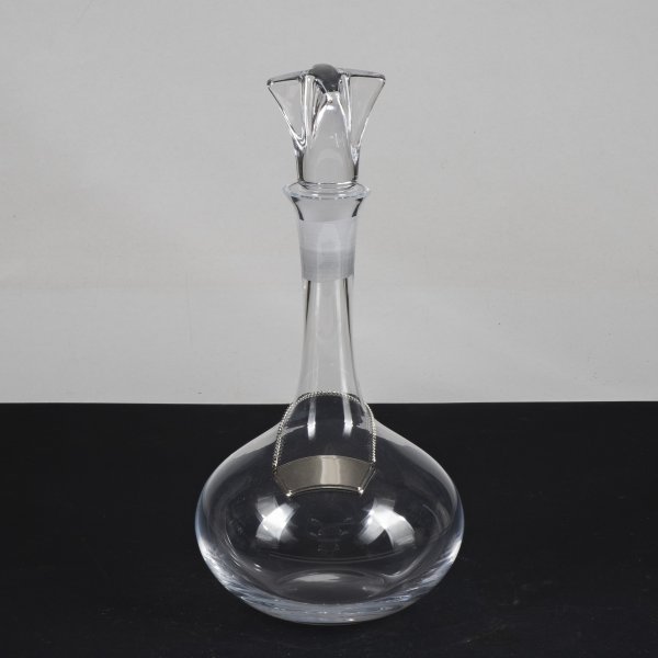 brocca in vetro con tappo e decoro appeso