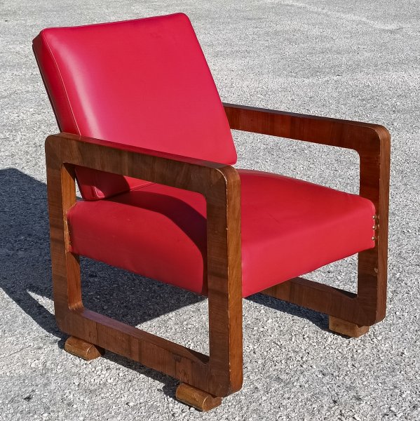 Poltrona  Art Deco pelle rossa legno impellicciata Italia 1920