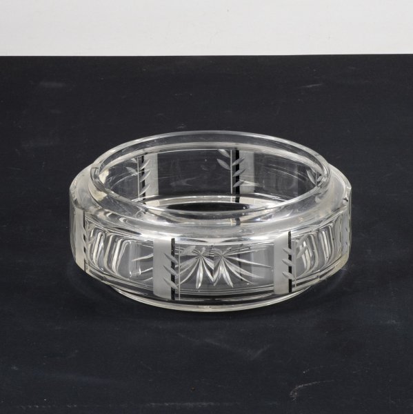 ciotola in cristallo molato con decori geometrici