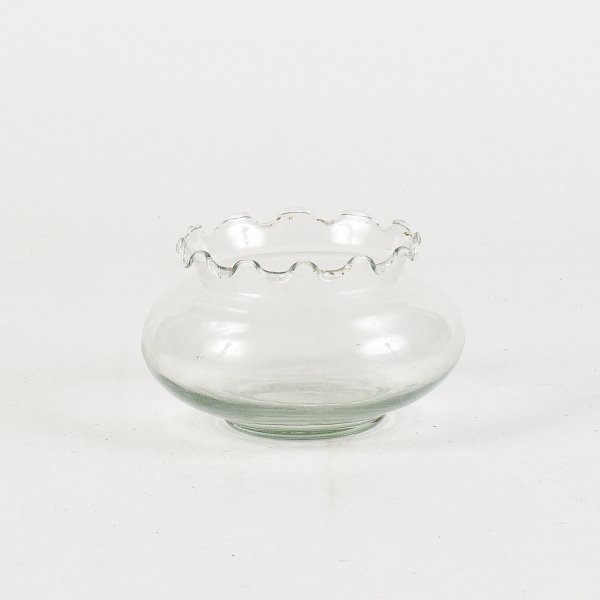 Ciotolina in vetro soffiato e bordo smerlettato XX secolo