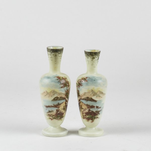 Set coppia di vasi  Art Nuveau  vetro opalina con paesaggio dipinto