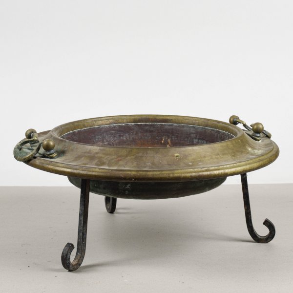 Bracere in ottone rame e metallo con base  XX secolo
