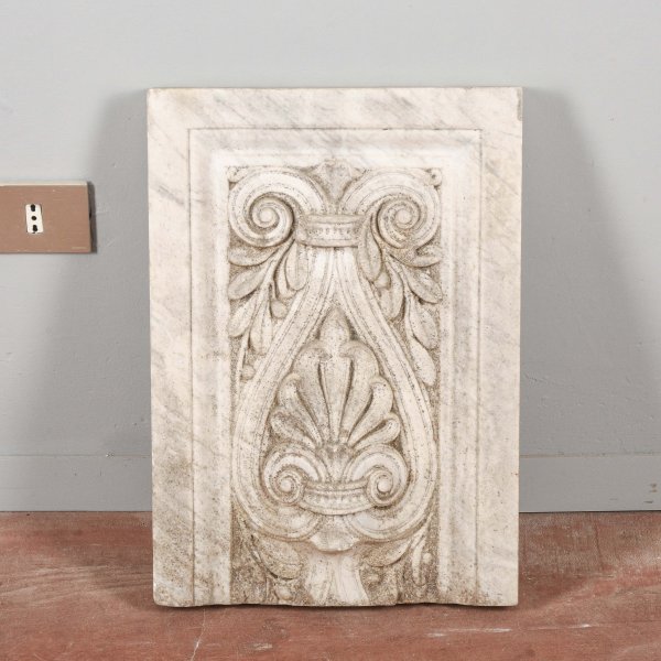 decoro scolpito in pietra di marmo frammento