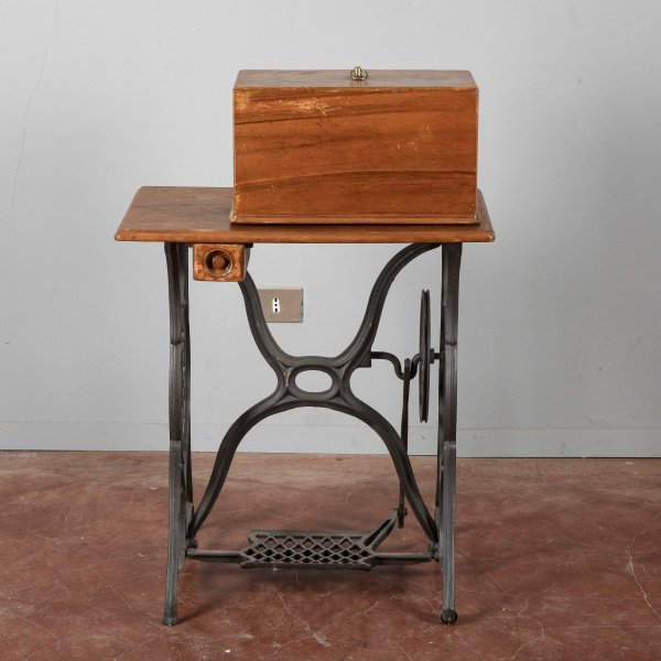 Macchina per cucire singer XX secolo