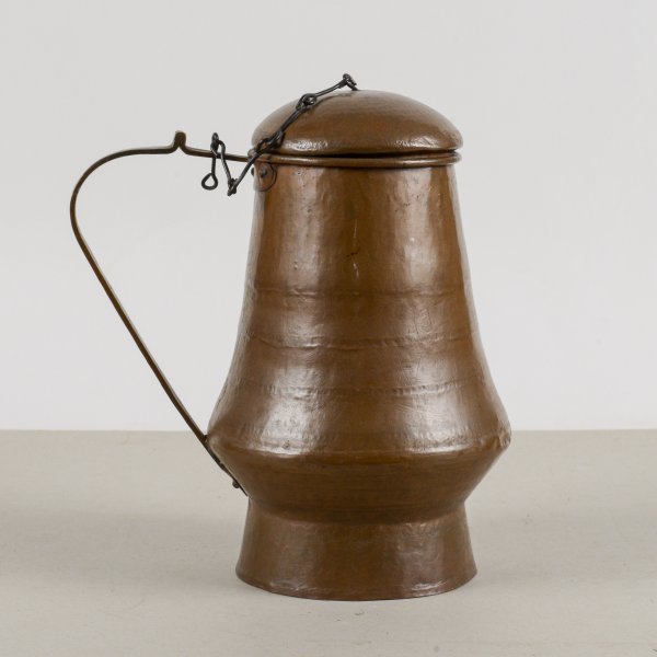 anfora in rame con coperchio