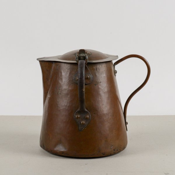 brocca in rame con coperchio e manici epoca inizio XX secolo