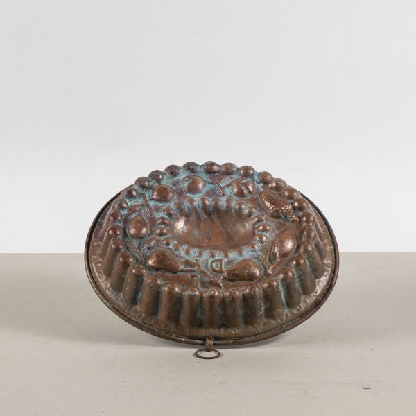 Stampo per torte in rame con frutta a decorazione