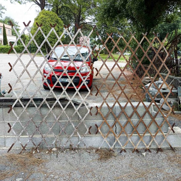 Set di grate griglie per finestre  in ferro  inizio XX secolo